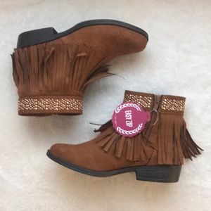 NWT Girls Suede Fringe Short Boots